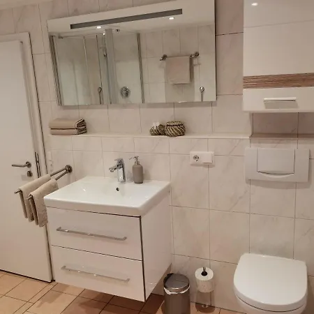 Buergstadt, Am Bischof Mit Sonnenterrasse, 1 Bis 4 Betten Διαμέρισμα Buergstadt